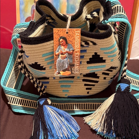 EXCHANGE Beige and Teal Patterned Tote. - Picture 2 of 4